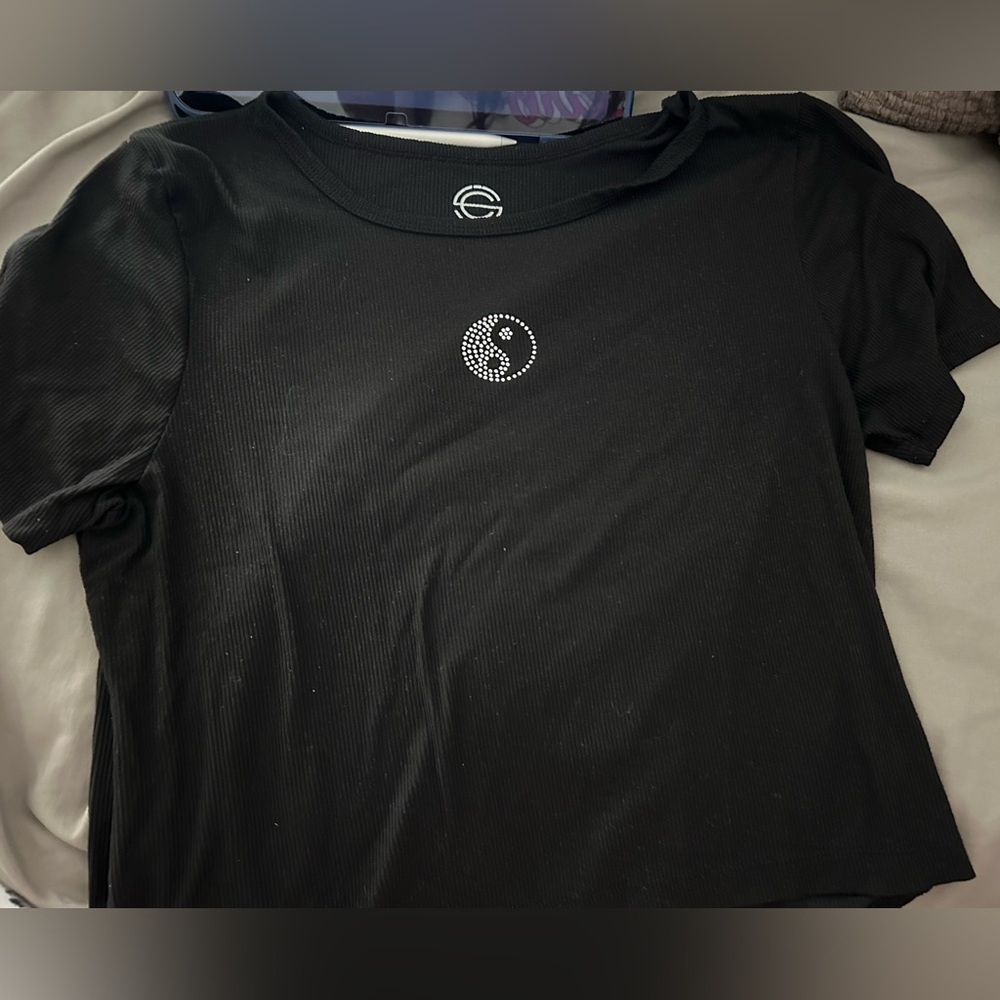 Black Ribbed Short Sleeve Top with Rhinestone Yin Yang